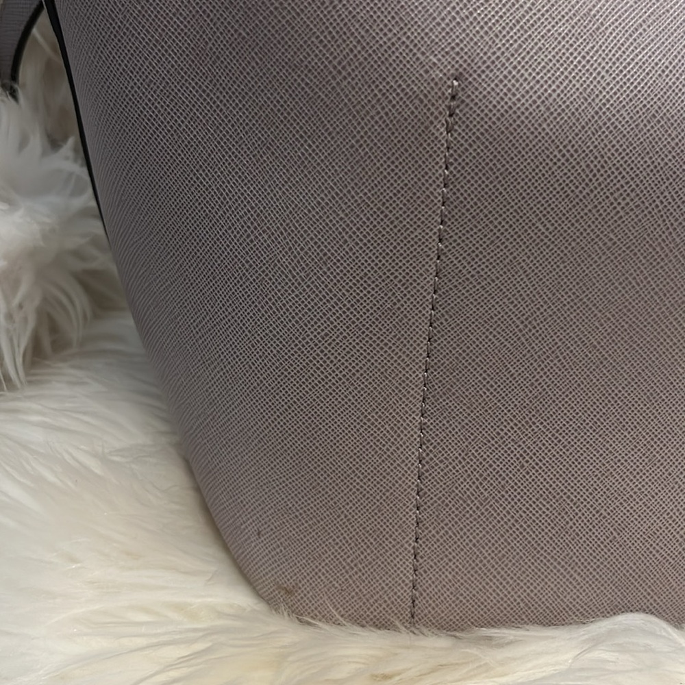 Michael Kors Greenwich Large Grab Bag - Picture 8 of 15